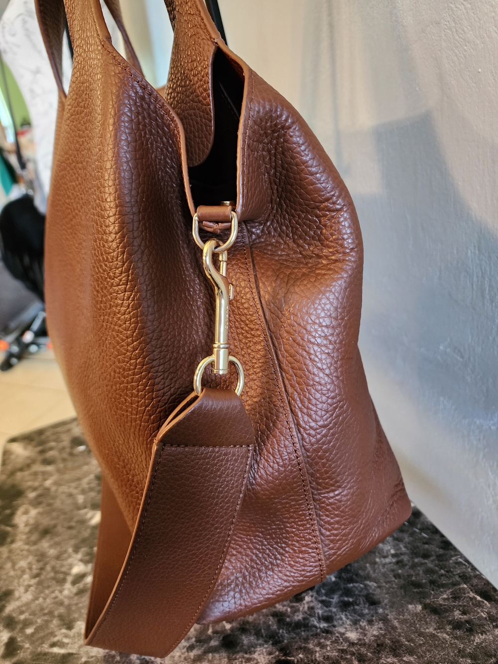Cuyana 16 Inch System Tote Bag In Dark Chestnut With Adjustable Strap - Picture 3 of 16